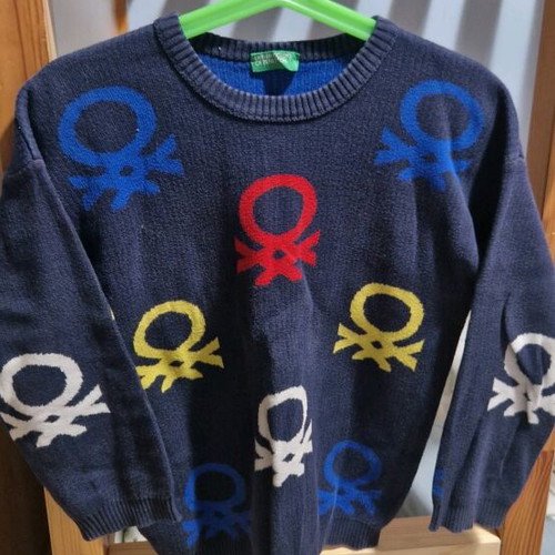 Benetton sweater like new, warm and special, for 6 years old