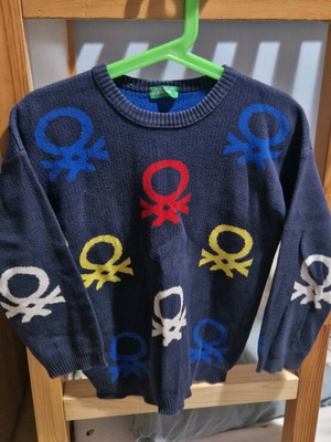 Benetton sweater like new, warm and special, for 6 years old