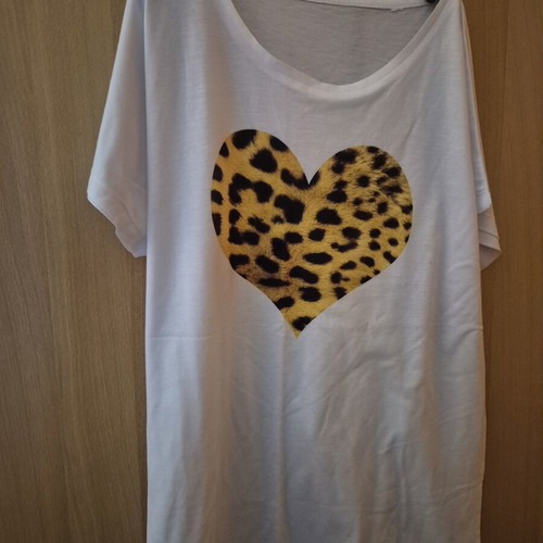 Short-sleeve T-shirt with leopard heart like new, cotton, size L