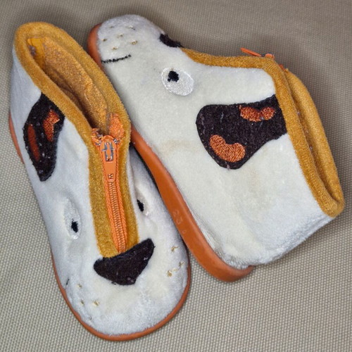 Prenatal baby boots size 23 used, indoor with dog design