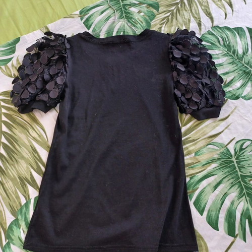 T-shirt with unique sleeve new, size M 38 10, black