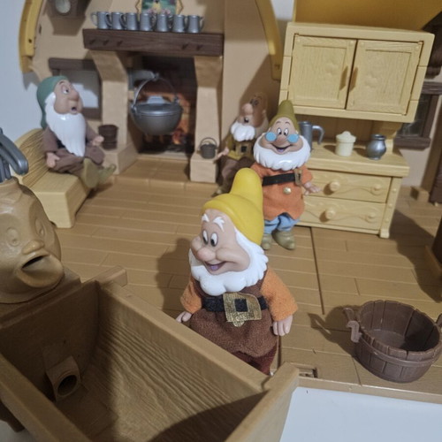 Vintage Snow White & The Seven Dwarfs Playset used, Disney 90s