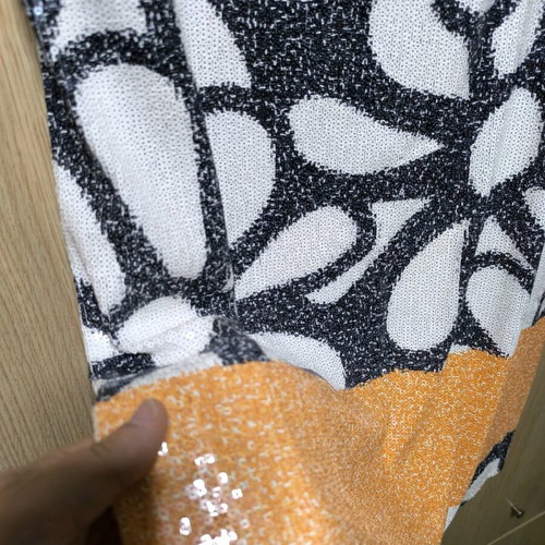 Dress with sequins like new, sleeveless, size L, black and white
