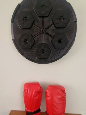 Musical Punching Board Box with Gloves and LED Light QJB66 like new