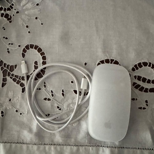 Apple Magic Mouse 2 like new