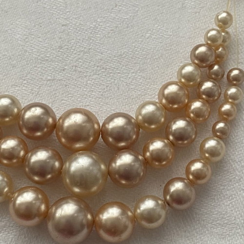 Elegant pearl necklace pink-gold, like new, 3 strands, 50 cm