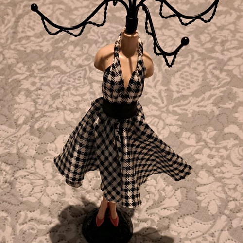 Jewelry holder like new with dress, black