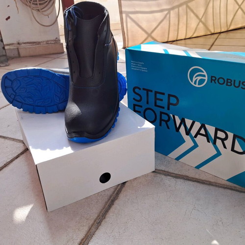 Robusta leather work boots size 45, black
