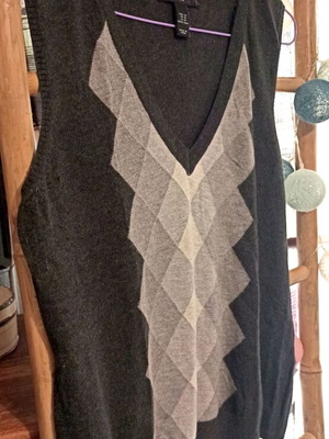 Sleeveless vest with diamonds used, gray, size L