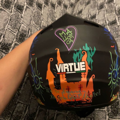 Helmet new, scratch-free