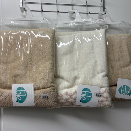 Body towels new, pack of 2 beige and 1 white gift