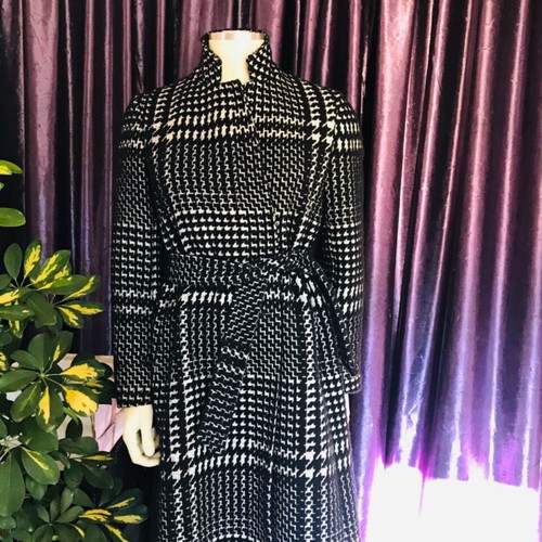Italian Coat branded new, high quality, size L