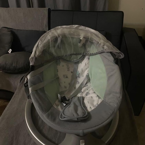 Relax chair like new with remote control, mint color unisex