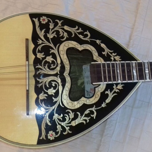 Bouzouki tetrahordo by G. Karellas like new with case and footrest