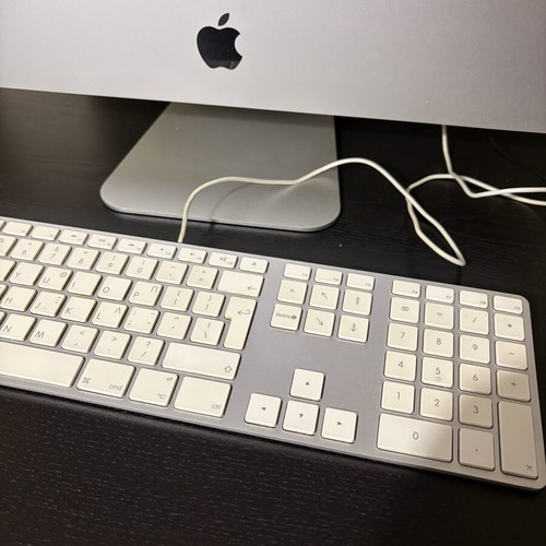 Apple iMac Mid-2009 A1224 used with original accessories