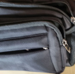Τσαντάκι μέσης , ανδρικό, τύπου μπανάνα με πολλές θήκες.