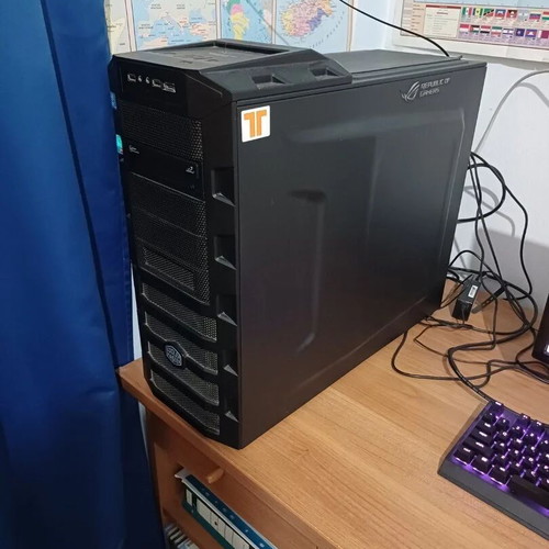 Coolermaster desktop like new with Samsung 22 inch full HD monitor