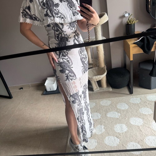 Summer dress size M used, black and white, with side tear