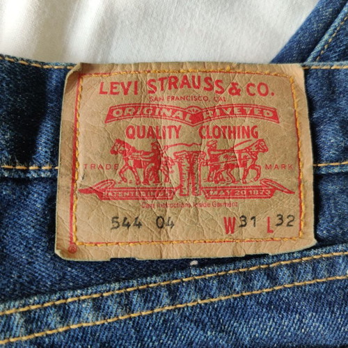Levi's 544 jeans Superlow Flare σε σκούρο μπλε, μέγεθος W31 L32, σαν καινούργιο