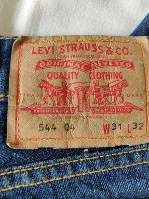 Levi's 544 jeans Superlow Flare σε σκούρο μπλε, μέγεθος W31 L32, σαν καινούργιο