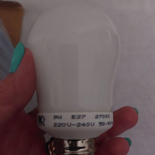 Lamp E27 9W 2700k new, energy saving