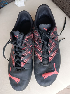 Puma football shoes like new, size 43, black-red