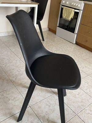 Chairs set of 4 black with leatherette seats like new