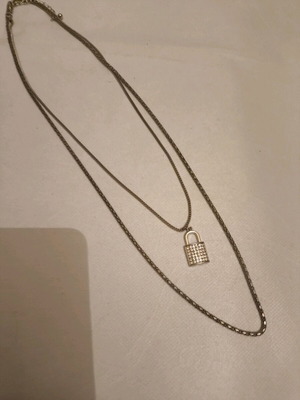 Silver necklaces like new, set of 2