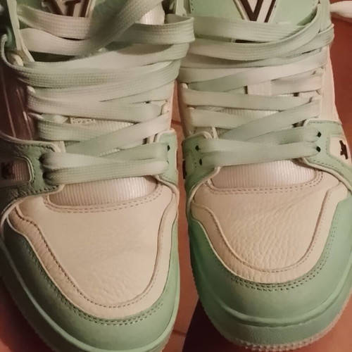 Louis Vuitton Trainer Sneakers mint green and white, like new, size 39