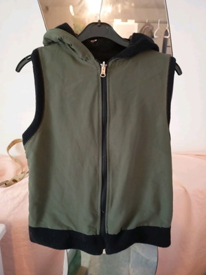 Reversible sleeveless vest used, size XS/S