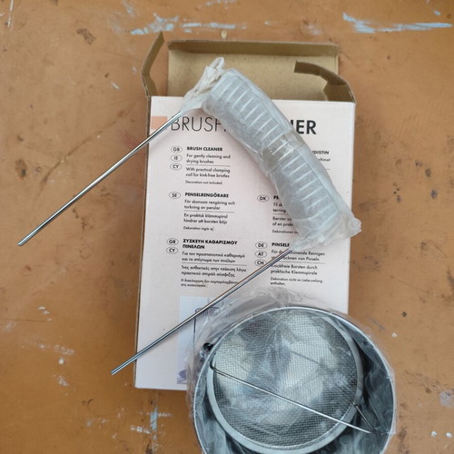 Brush cleaner new, special container for painting brushes