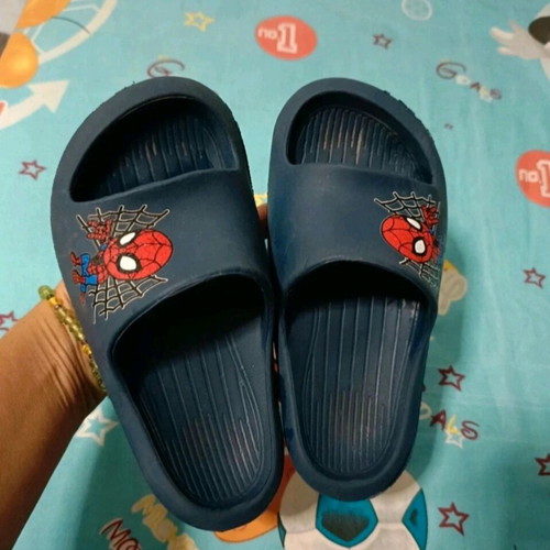 Spiderman slippers used, size 29, blue for boys