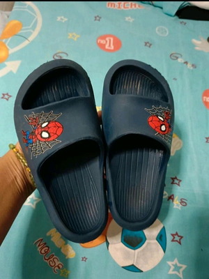Spiderman slippers used, size 29, blue for boys