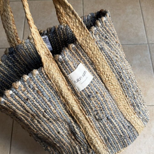 Fullah Sugah large beach bag like new