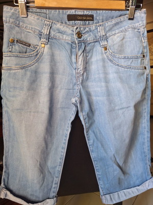 Calvin Klein women's light wash denim bermuda shorts like new