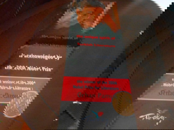 ΝΟΝΠΕΛΙΣΤΑΣ  ΟΡΧΑΝ  ΠΑΜΟΥΚ ΑΦΙΣΣΑ ΔΙΑΣΤ 70Χ25CM