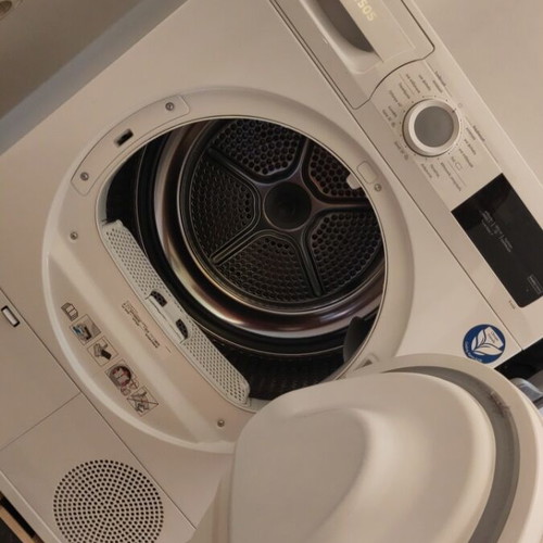 Pitsos dryer 8 kg like new with heat pump