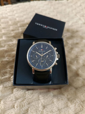 Tommy Hilfiger men's watch new, black leather strap, blue dial
