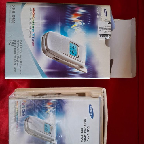 Samsung SGH-S500 collectible used packaging with spare gray battery