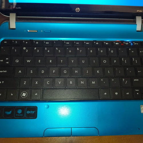 HP Mini Netbook Atom N570 with Charger and New Keyboard
