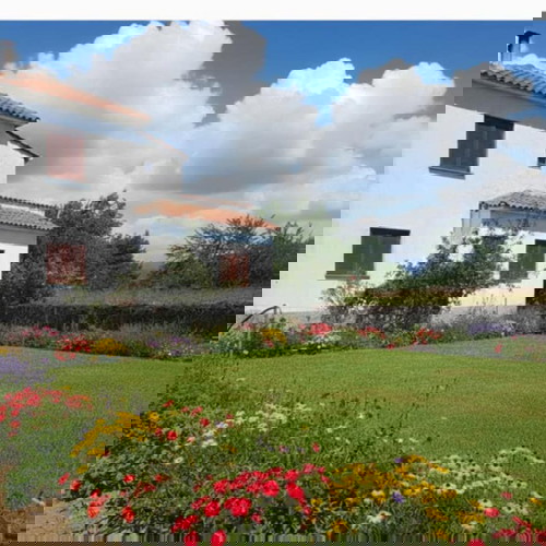 Maisonette in village center with four rooms and two large balconies with view