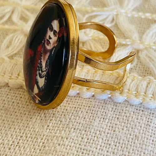 Handmade adjustable gold-tone ring with Frida Kahlo self-portrait