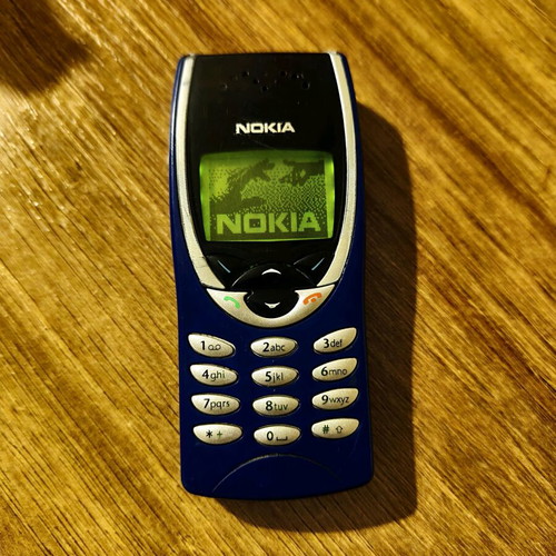 Nokia 8210 mobile phone with charger and battery