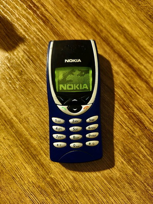 Nokia 8210 mobile phone with charger and battery