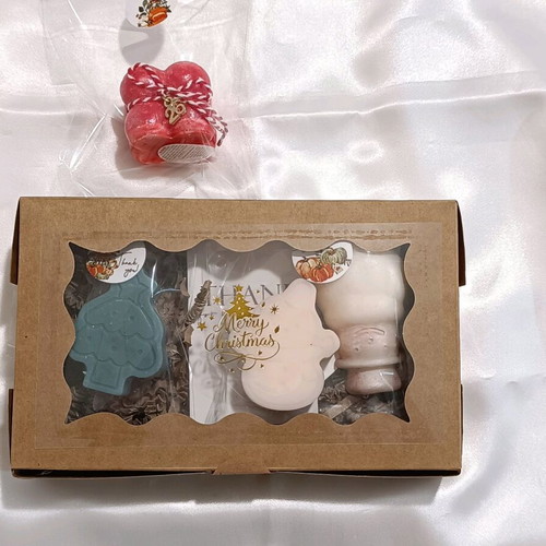 Festive Glitter Wax Melts Set new with kurabies and gingerbread scent