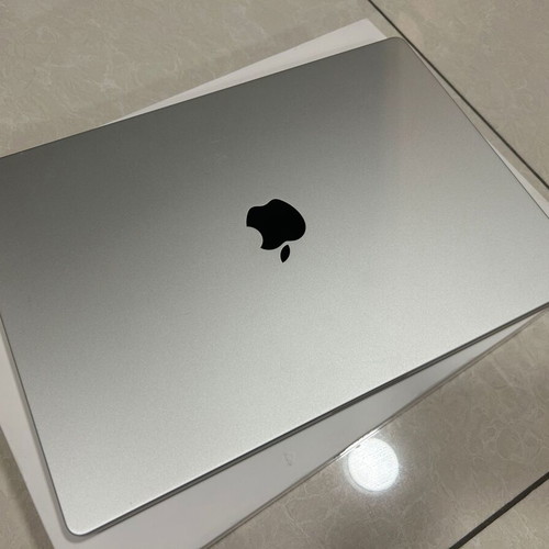 MacBook Pro 16" (2021) like new with M1 Pro, 16GB RAM, 512GB, English keyboard