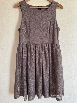 H&M sleeveless dress like new, size M, dark purple-brown lace