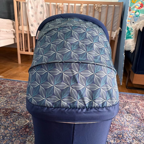 Giordani bassinet new in excellent condition
