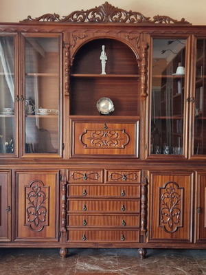 Carved vintage cabinet set like new