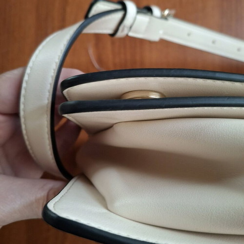 Twinset crossbody bag like new, cream with gold chain detail